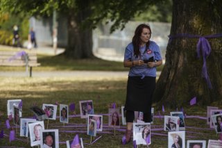 Installation en hommage aux victimes des opioïdes aux Etats-Unis. McKinsey a accepté de payer 230 millions de dollars pour mettre fin à des poursuites l'accusant d'avoir alimenté par ses conseils aux laboratoires la crise des opioïdes. (archives) KEYSTONE/AP/DARRYL DYCK